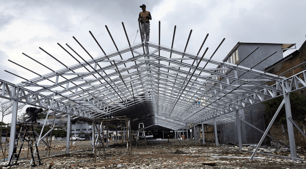 Pemasangan atap baja ringan