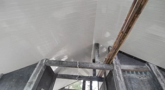 Proses Pemasangan Atap Plafon PVC Proses Pemasangan Atap Plafon PVC